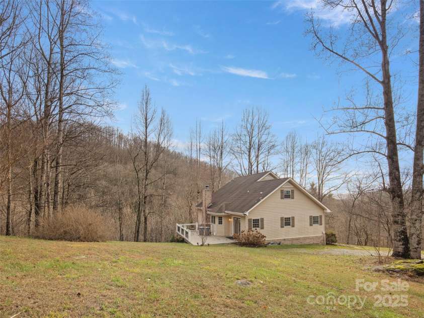 512 Shiloh Drive, Hendersonville, NC 28792.  MLS# CAR4208109, YatesRealty ID 17829. Wonderful location