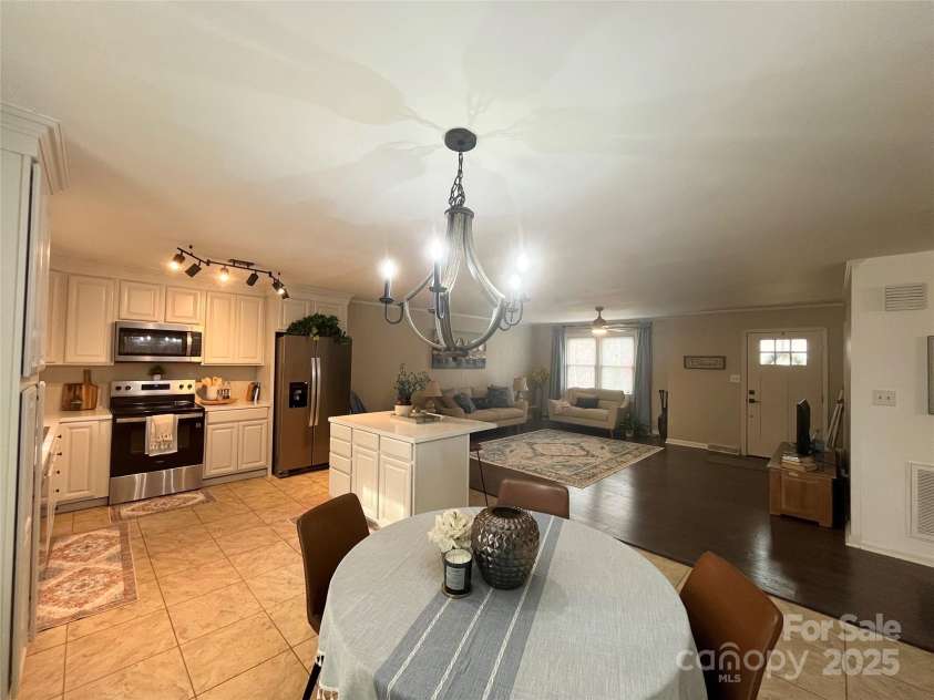 251 Briarcliff Drive, Kannapolis, NC 28081.  MLS# CAR4313103, YatesRealty ID 1783. 