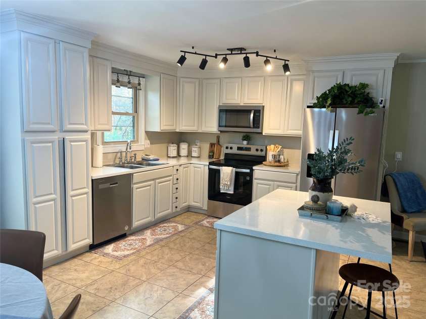 251 Briarcliff Drive, Kannapolis, NC 28081.  MLS# CAR4313103, YatesRealty ID 1783. 