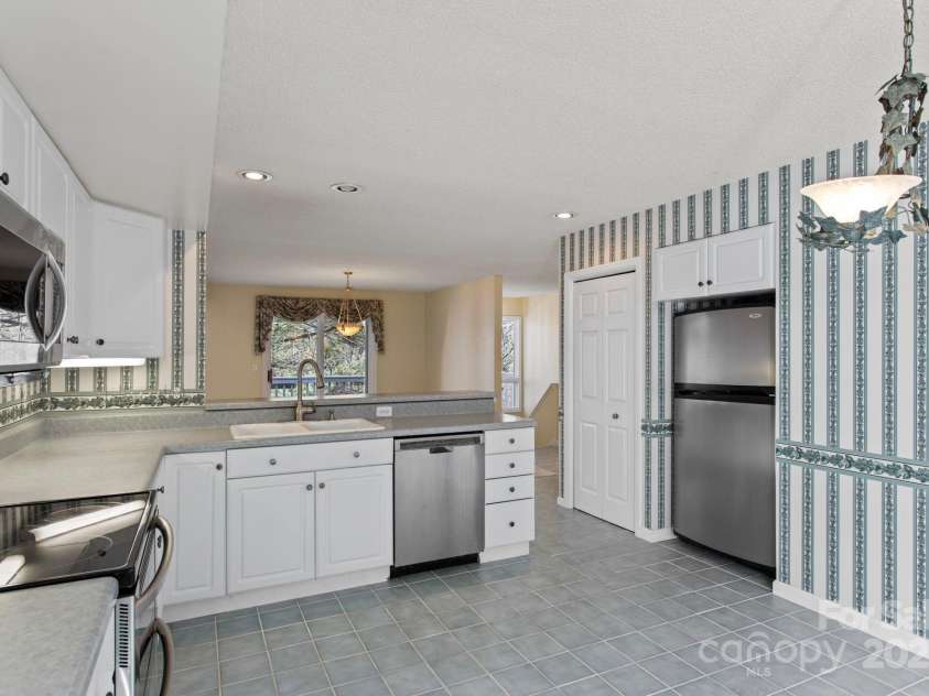 514 Cobblestone Lane, Flat Rock, NC 28731.  MLS# CAR4221584, YatesRealty ID 1783. 