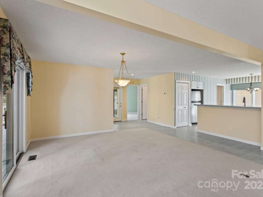514 Cobblestone Lane, Flat Rock, NC 28731.  MLS# CAR4221584, YatesRealty ID 1783. 