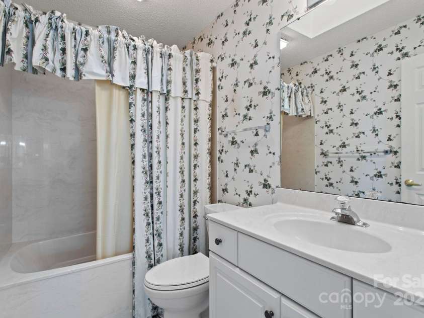 514 Cobblestone Lane, Flat Rock, NC 28731.  MLS# CAR4221584, YatesRealty ID 1783. 