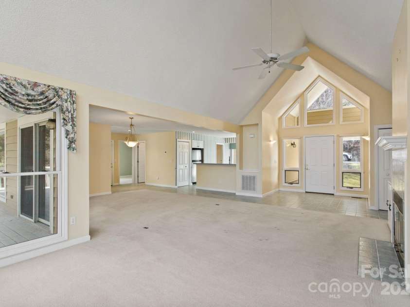 514 Cobblestone Lane, Flat Rock, NC 28731.  MLS# CAR4221584, YatesRealty ID 1783. 