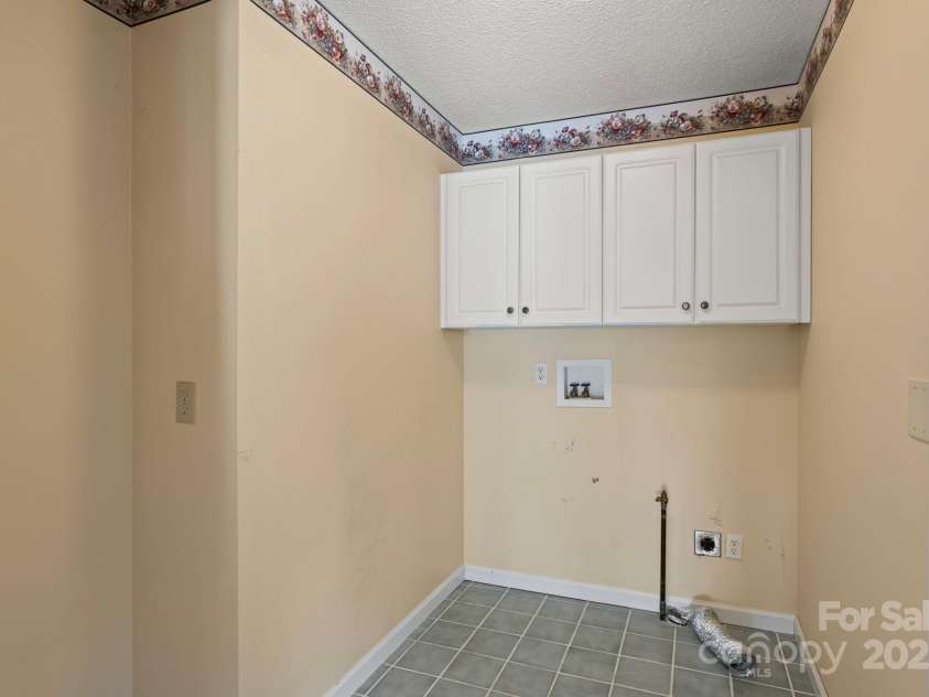 514 Cobblestone Lane, Flat Rock, NC 28731.  MLS# CAR4221584, YatesRealty ID 1783. 