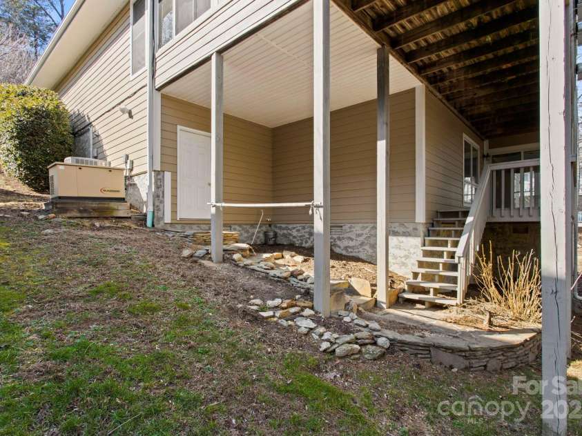 514 Cobblestone Lane, Flat Rock, NC 28731.  MLS# CAR4221584, YatesRealty ID 1783. 