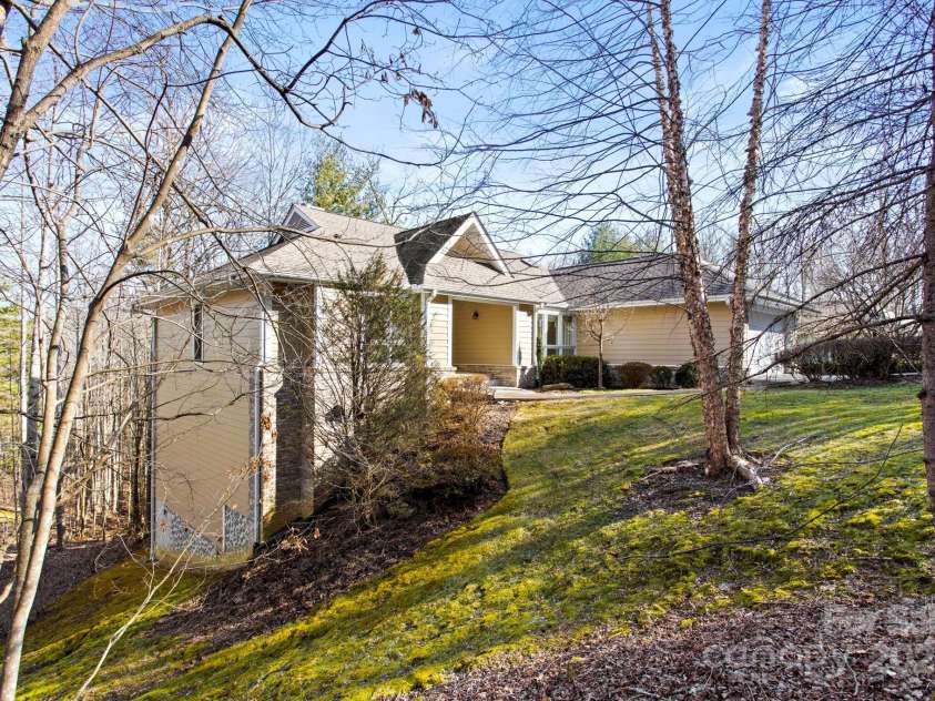 514 Cobblestone Lane, Flat Rock, NC 28731.  MLS# CAR4221584, YatesRealty ID 1783. 