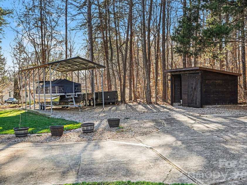 228 Creek View Road, Mooresville, NC 28117.  MLS# CAR4334038, YatesRealty ID 17830. 