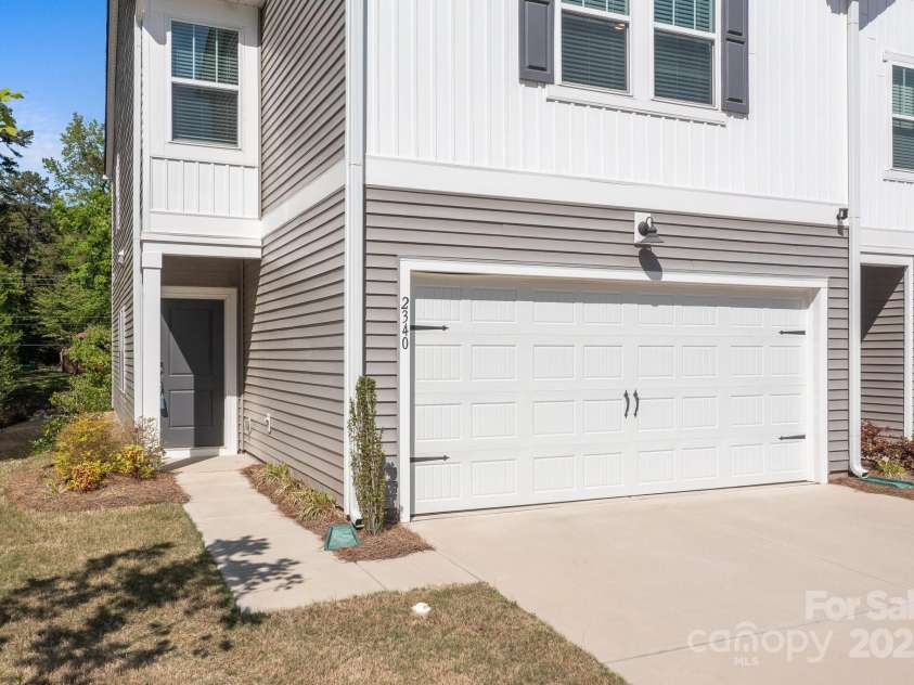 2340 Belterra Drive, Charlotte, NC 28216.  MLS# CAR4246902, YatesRealty ID 17830. 