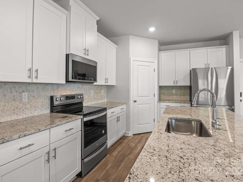 2340 Belterra Drive, Charlotte, NC 28216.  MLS# CAR4246902, YatesRealty ID 17830. 