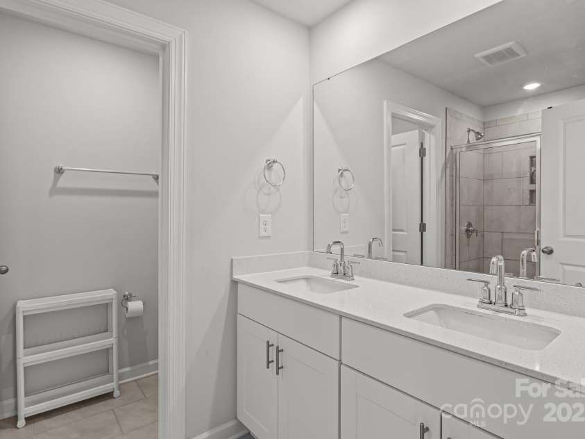 2340 Belterra Drive, Charlotte, NC 28216.  MLS# CAR4246902, YatesRealty ID 17830. 