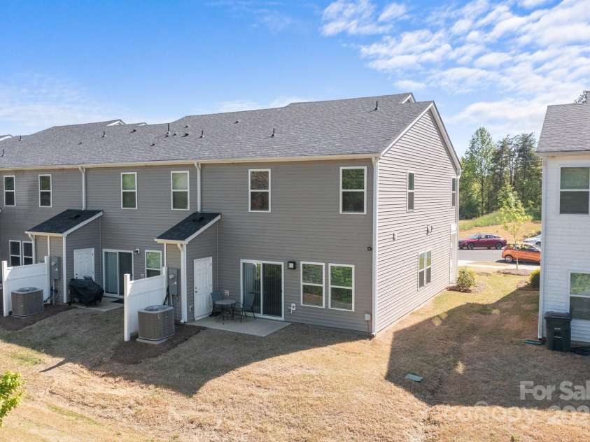 2340 Belterra Drive, Charlotte, NC 28216.  MLS# CAR4246902, YatesRealty ID 17830. 