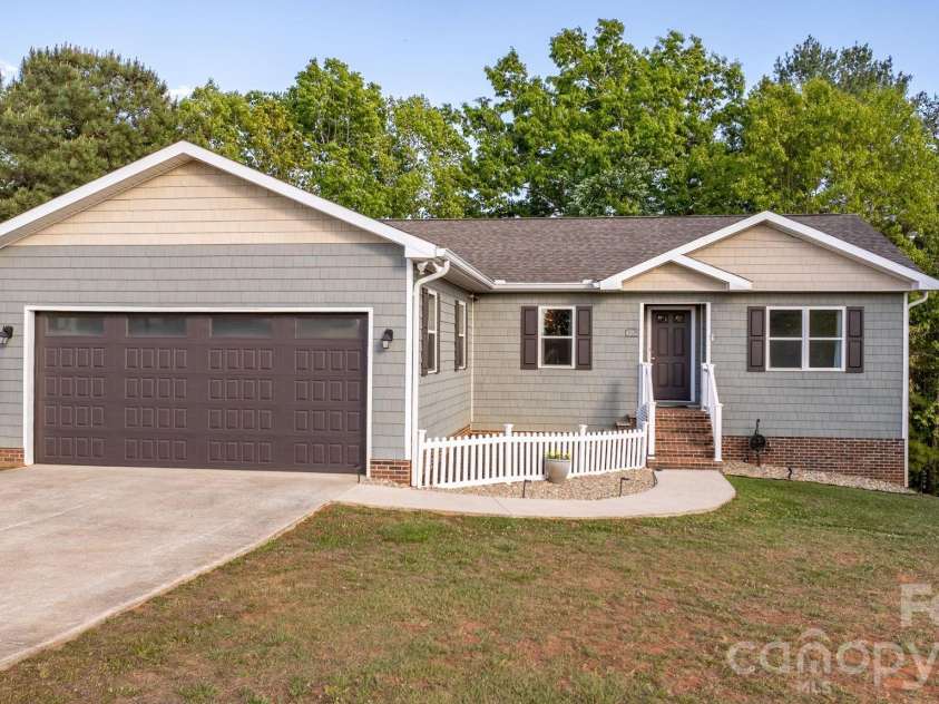 4262 Boulder Drive, Morganton, NC 28655.  MLS# CAR4369441, YatesRealty ID 17832. 