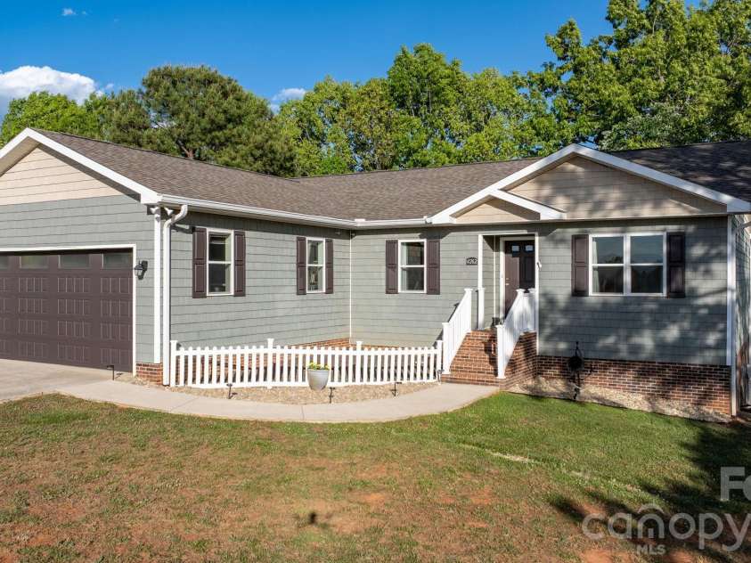 4262 Boulder Drive, Morganton, NC 28655.  MLS# CAR4369441, YatesRealty ID 17832. 