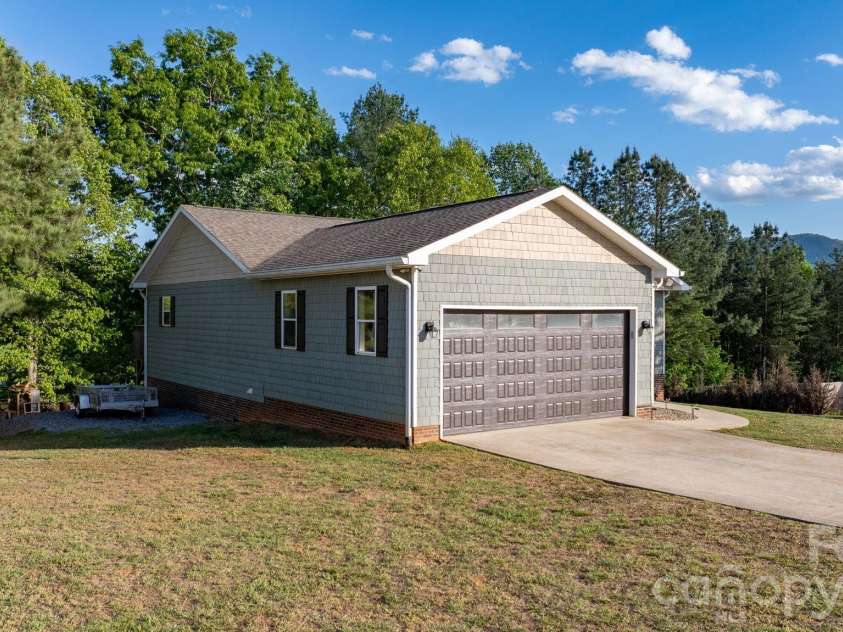 4262 Boulder Drive, Morganton, NC 28655.  MLS# CAR4369441, YatesRealty ID 17832. 