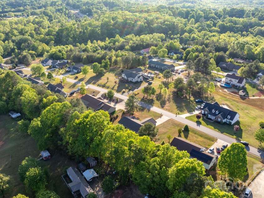 4262 Boulder Drive, Morganton, NC 28655.  MLS# CAR4369441, YatesRealty ID 17832. 