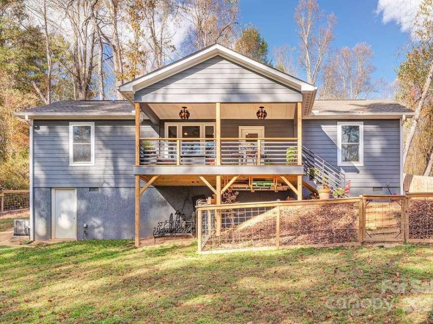 15 Edmond Woods Place, Fairview, NC 28730.  MLS# CAR4316781, YatesRealty ID 17833. 
