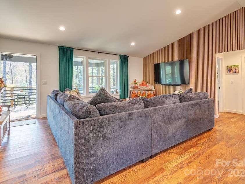 15 Edmond Woods Place, Fairview, NC 28730.  MLS# CAR4316781, YatesRealty ID 17833. 