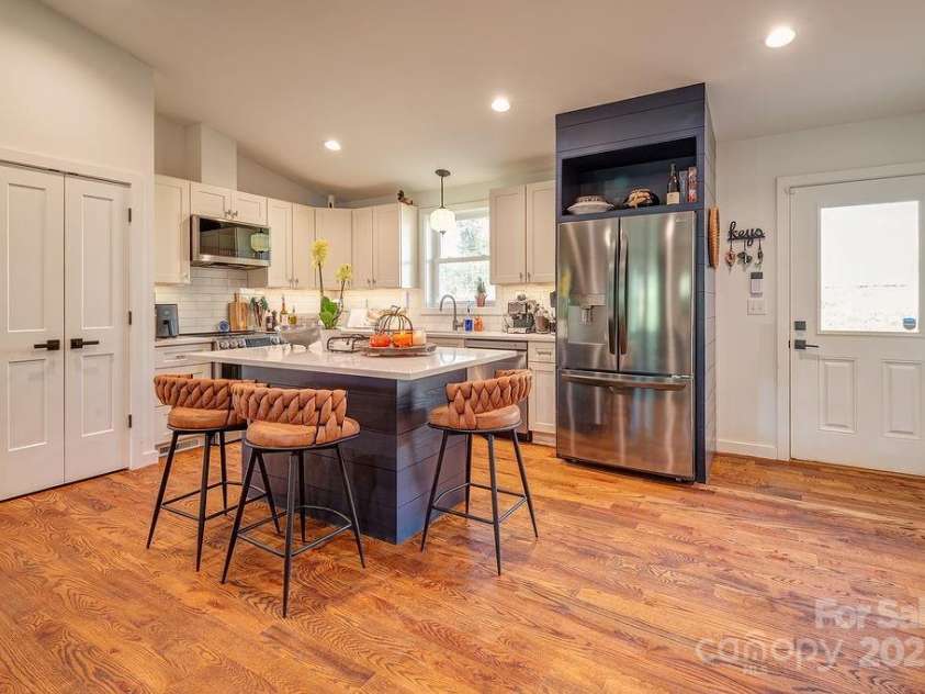 15 Edmond Woods Place, Fairview, NC 28730.  MLS# CAR4316781, YatesRealty ID 17833. 