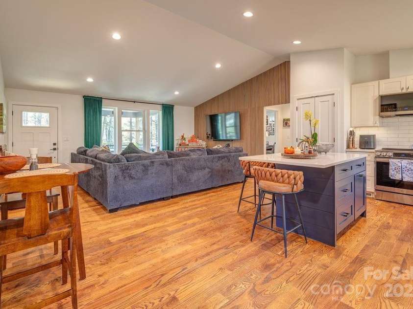 15 Edmond Woods Place, Fairview, NC 28730.  MLS# CAR4316781, YatesRealty ID 17833. 