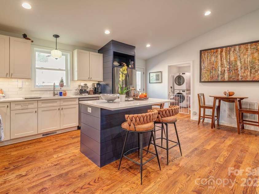 15 Edmond Woods Place, Fairview, NC 28730.  MLS# CAR4316781, YatesRealty ID 17833. 