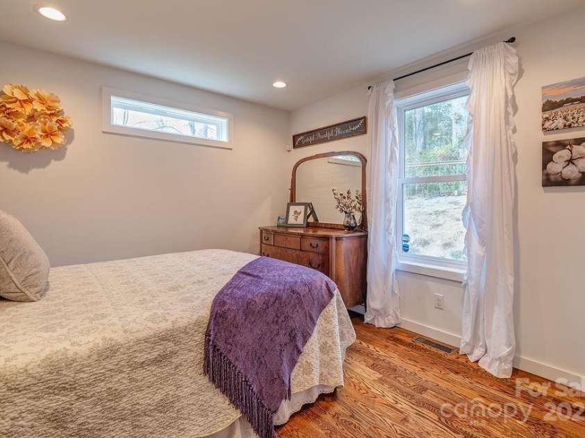 15 Edmond Woods Place, Fairview, NC 28730.  MLS# CAR4316781, YatesRealty ID 17833. 