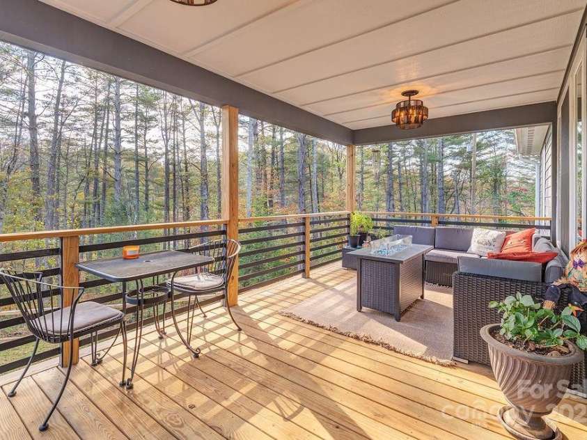 15 Edmond Woods Place, Fairview, NC 28730.  MLS# CAR4316781, YatesRealty ID 17833. 