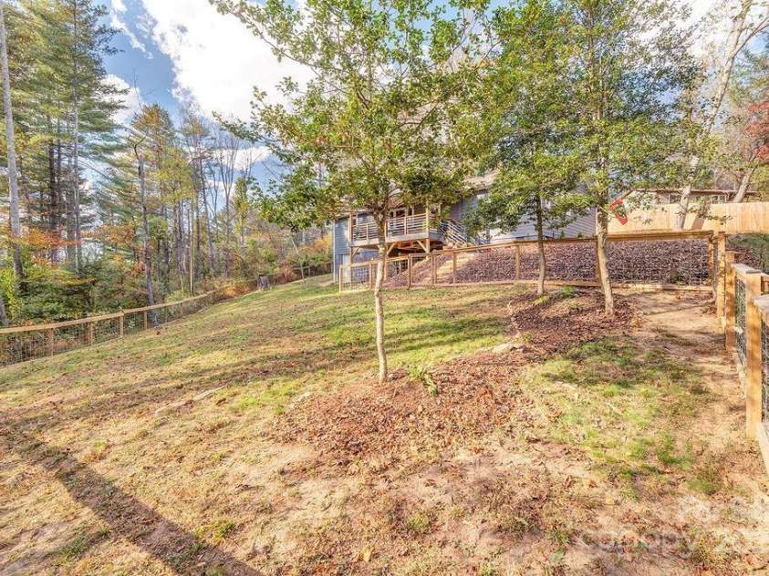 15 Edmond Woods Place, Fairview, NC 28730.  MLS# CAR4316781, YatesRealty ID 17833. 