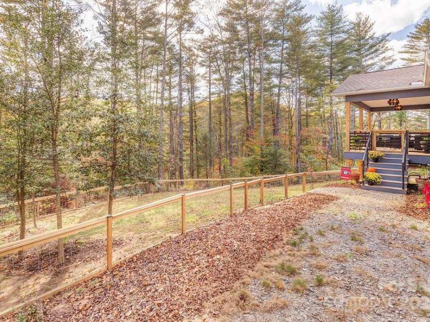 15 Edmond Woods Place, Fairview, NC 28730.  MLS# CAR4316781, YatesRealty ID 17833. 