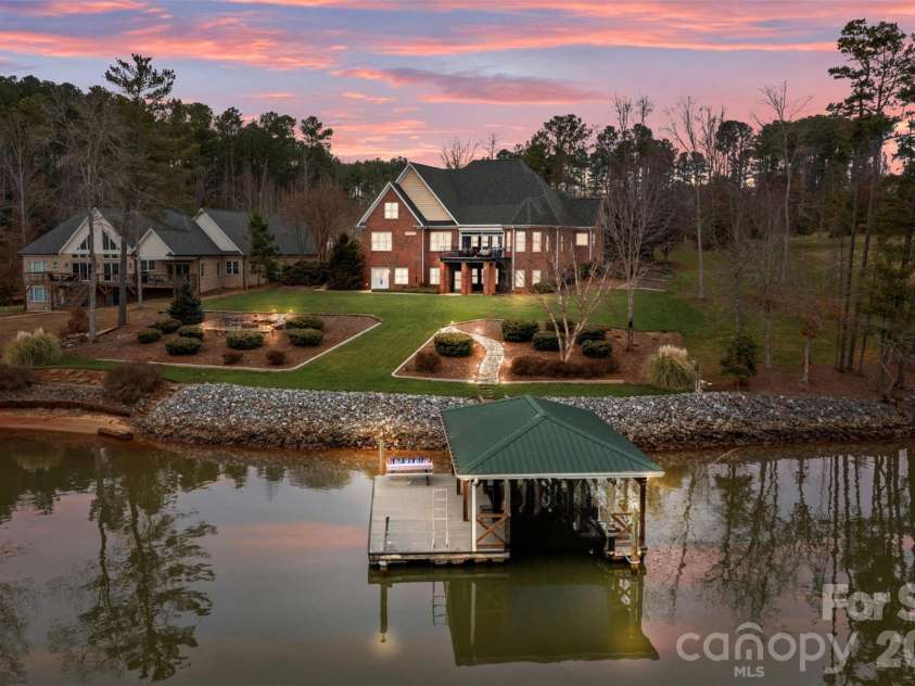 5231 Peninsula Drive, Granite Falls, NC 28630.  MLS# CAR4336540, YatesRealty ID 17834. 