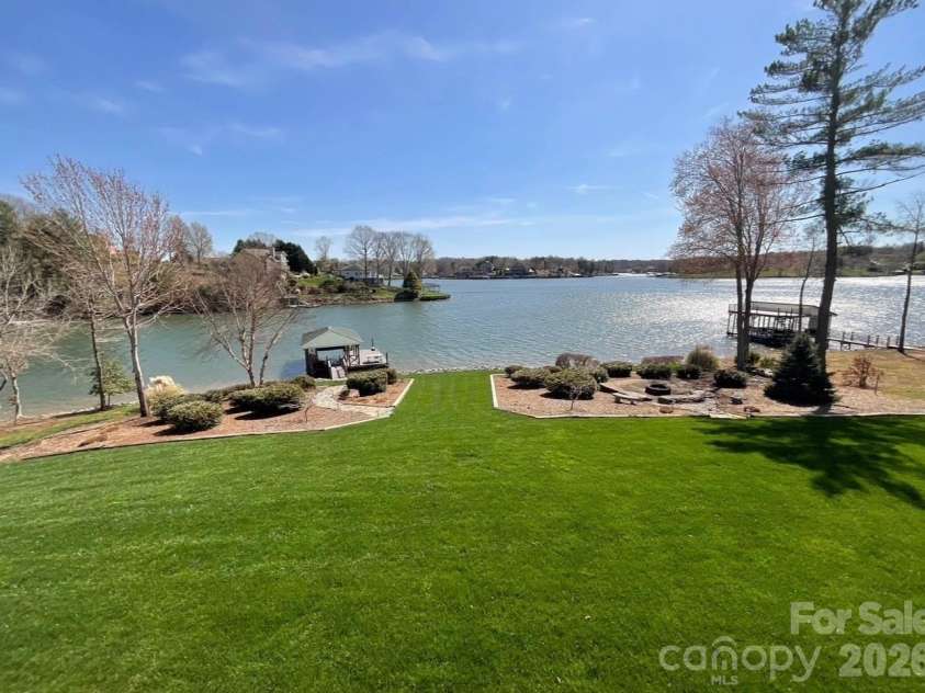 5231 Peninsula Drive, Granite Falls, NC 28630.  MLS# CAR4336540, YatesRealty ID 17834. 