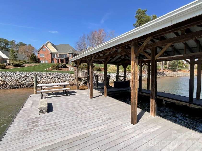 5231 Peninsula Drive, Granite Falls, NC 28630.  MLS# CAR4336540, YatesRealty ID 17834. 