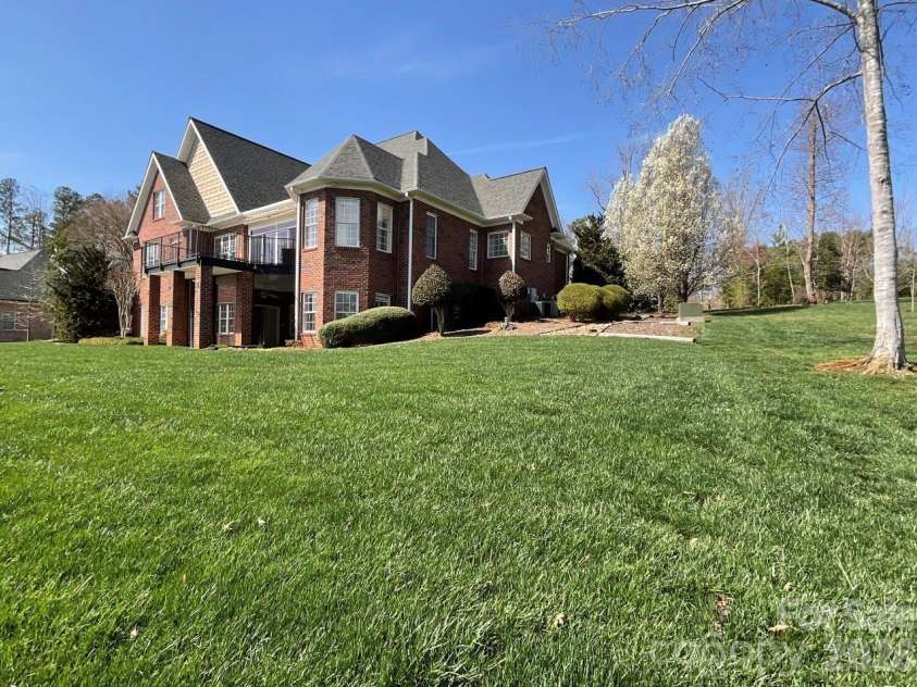 5231 Peninsula Drive, Granite Falls, NC 28630.  MLS# CAR4336540, YatesRealty ID 17834. 