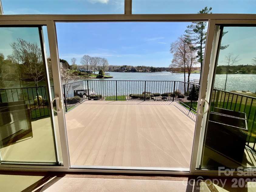 5231 Peninsula Drive, Granite Falls, NC 28630.  MLS# CAR4336540, YatesRealty ID 17834. 