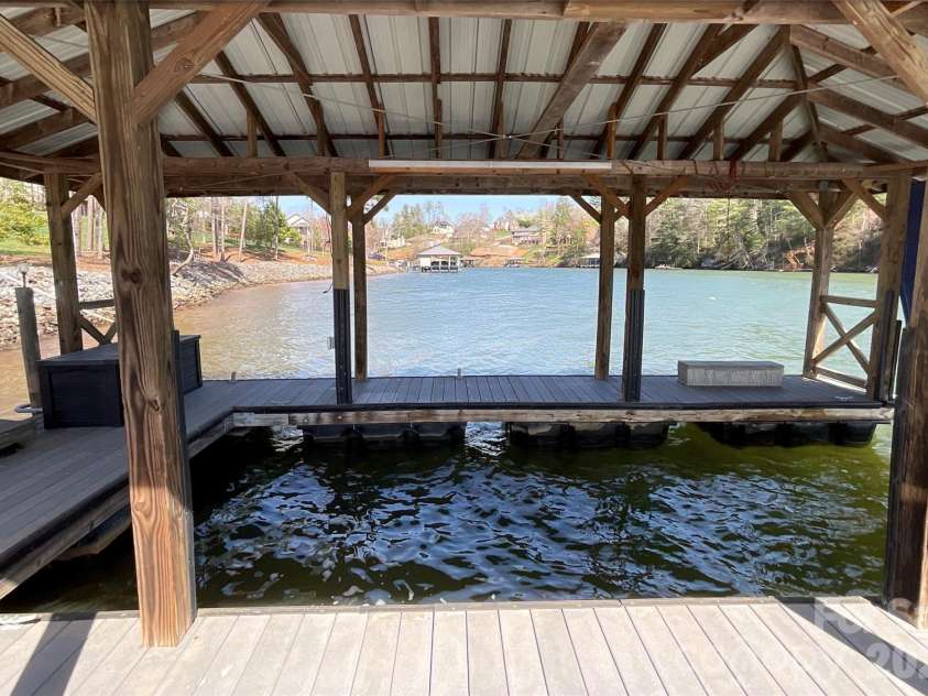 5231 Peninsula Drive, Granite Falls, NC 28630.  MLS# CAR4336540, YatesRealty ID 17834. 