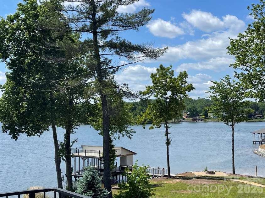 5231 Peninsula Drive, Granite Falls, NC 28630.  MLS# CAR4336540, YatesRealty ID 17834. 
