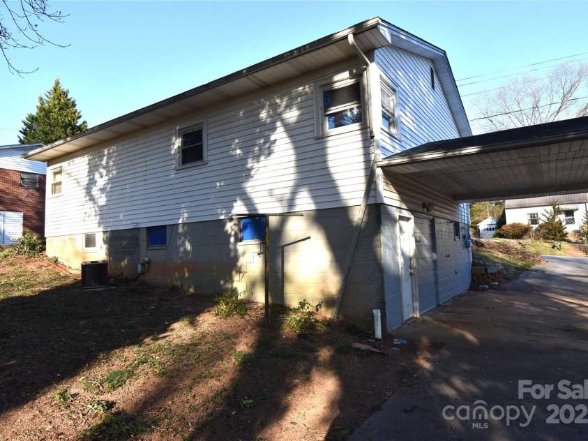 104 Catawba Street, Morganton, NC 28655.  MLS# CAR4233610, YatesRealty ID 17835. 