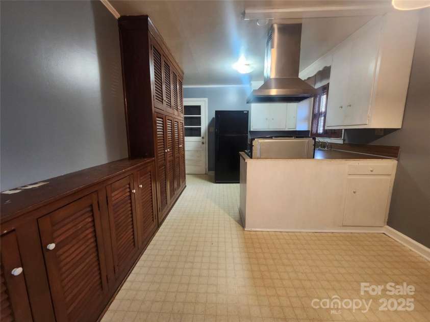 104 Catawba Street, Morganton, NC 28655.  MLS# CAR4233610, YatesRealty ID 17835. 
