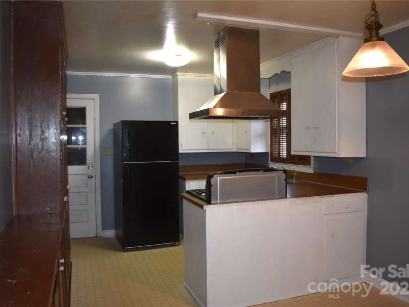 104 Catawba Street, Morganton, NC 28655.  MLS# CAR4233610, YatesRealty ID 17835. 