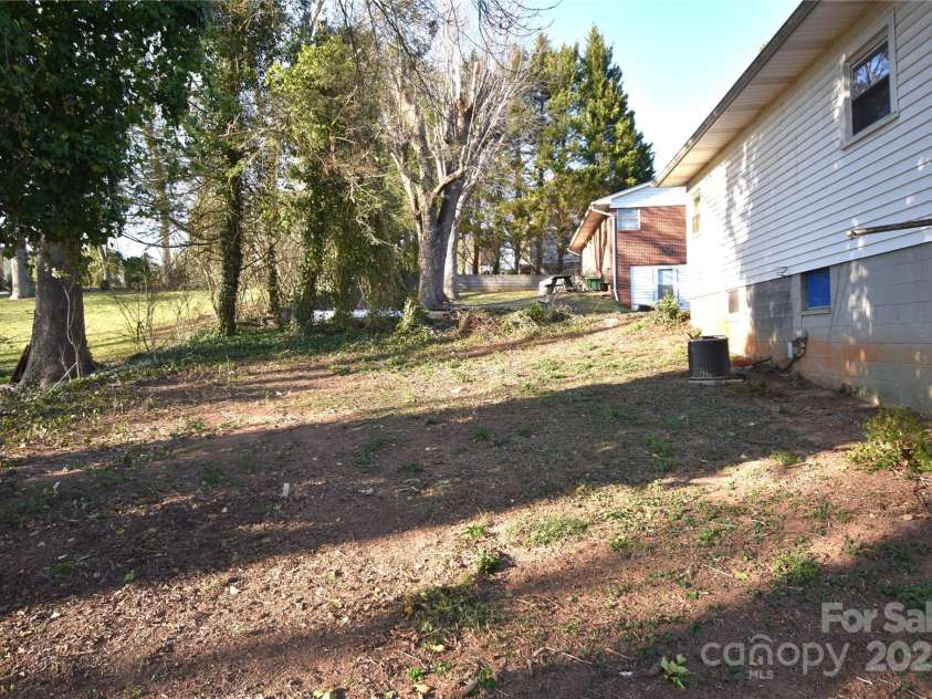 104 Catawba Street, Morganton, NC 28655.  MLS# CAR4233610, YatesRealty ID 17835. 