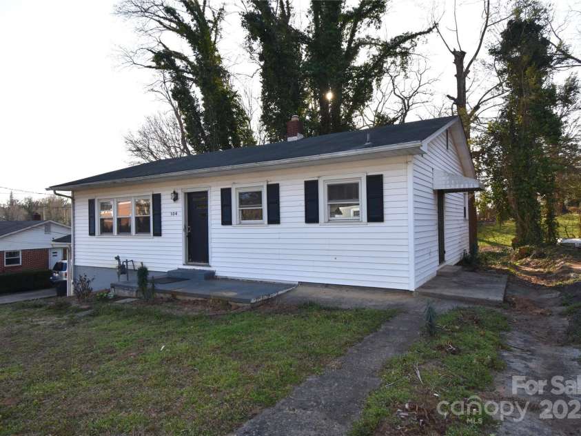 104 Catawba Street, Morganton, NC 28655.  MLS# CAR4233610, YatesRealty ID 17835. 