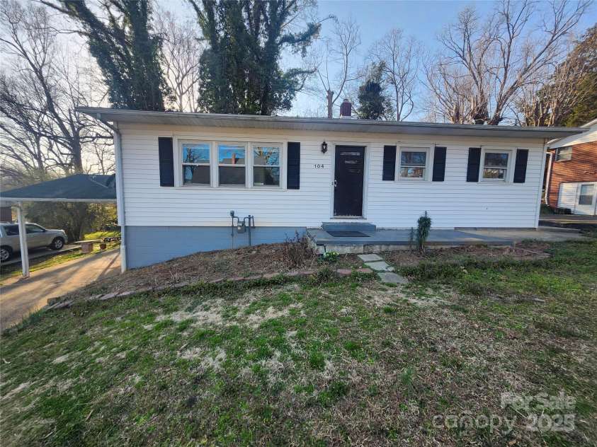 104 Catawba Street, Morganton, NC 28655.  MLS# CAR4233610, YatesRealty ID 17835. 
