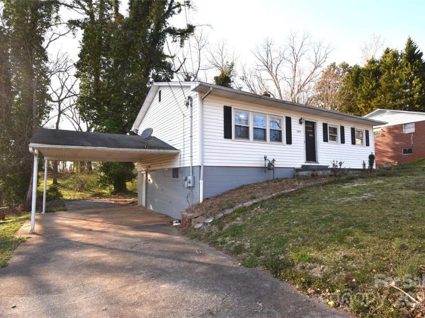 104 Catawba Street, Morganton, NC 28655.  MLS# CAR4233610, YatesRealty ID 17835. 