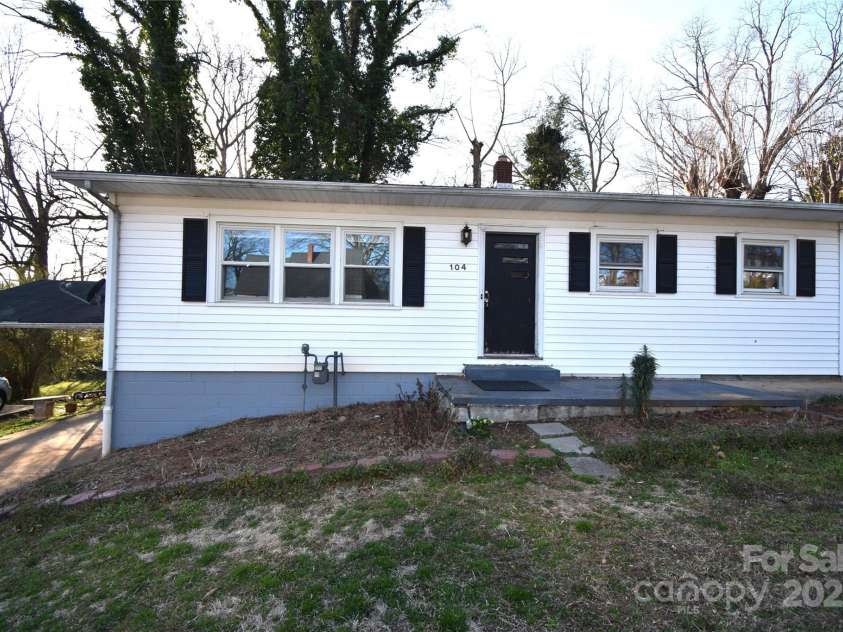 104 Catawba Street, Morganton, NC 28655.  MLS# CAR4233610, YatesRealty ID 17835. 