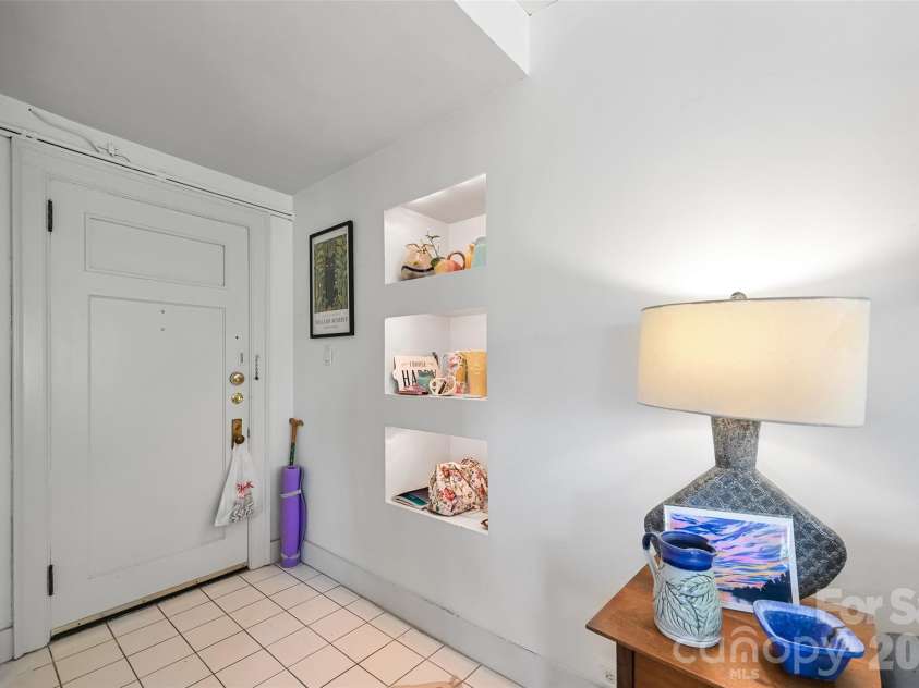 538 Main Street, Hendersonville, NC 28792.  MLS# CAR4288988, YatesRealty ID 17836. 