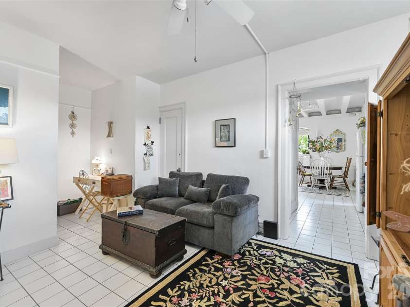 538 Main Street, Hendersonville, NC 28792.  MLS# CAR4288988, YatesRealty ID 17836. 