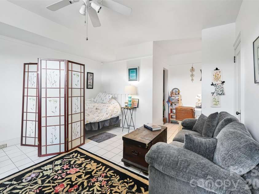 538 Main Street, Hendersonville, NC 28792.  MLS# CAR4288988, YatesRealty ID 17836. 