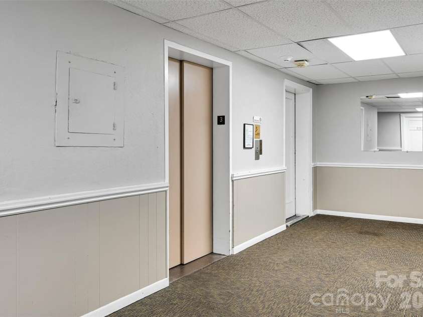 538 Main Street, Hendersonville, NC 28792.  MLS# CAR4288988, YatesRealty ID 17836. 