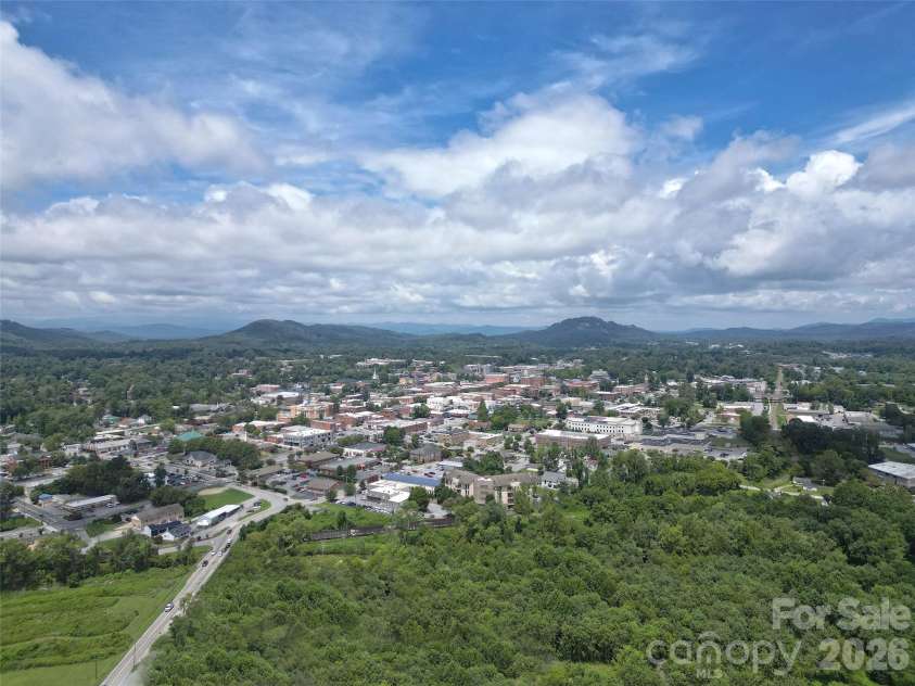 538 Main Street, Hendersonville, NC 28792.  MLS# CAR4288988, YatesRealty ID 17836. 