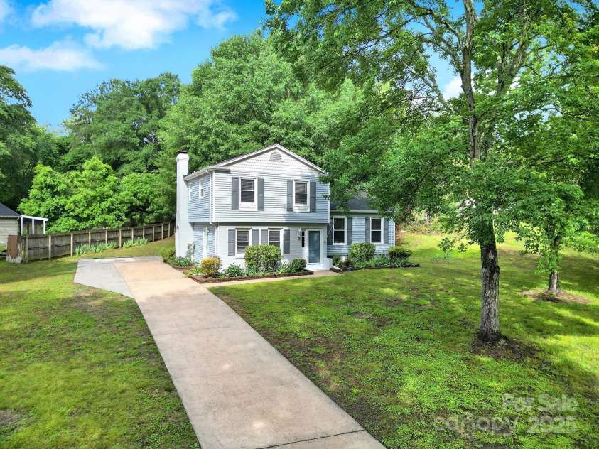 8514 Timber Crest Circle, Charlotte, NC 28226.  MLS# CAR4259385, YatesRealty ID 17836. 
