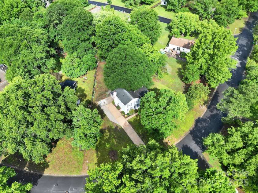 8514 Timber Crest Circle, Charlotte, NC 28226.  MLS# CAR4259385, YatesRealty ID 17836. 